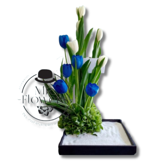 Arreglo Floral con Tulipanes Azules y Blancos