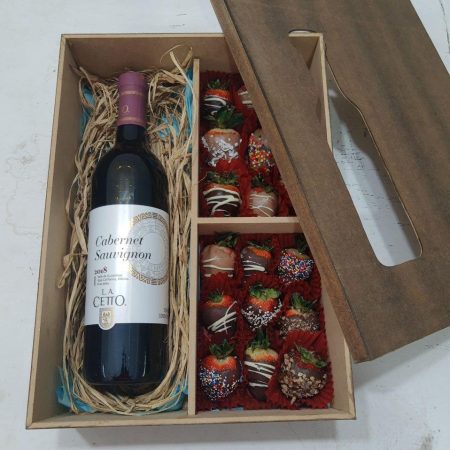 Caja con fresas con chocolate y Vino tinto